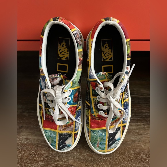 Limited edition, National Geographic vans - Picture 3 of 6